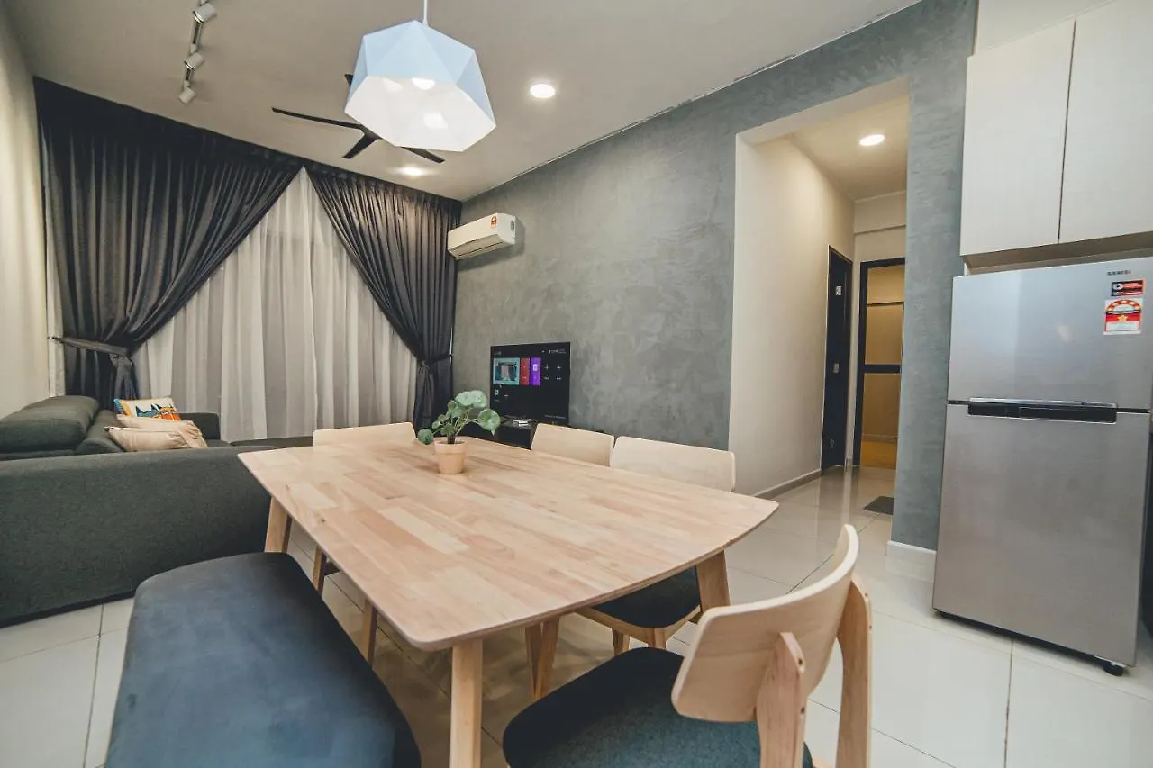 Amberside Comfy Stay 3Br In Danga Bay By Our Stay location